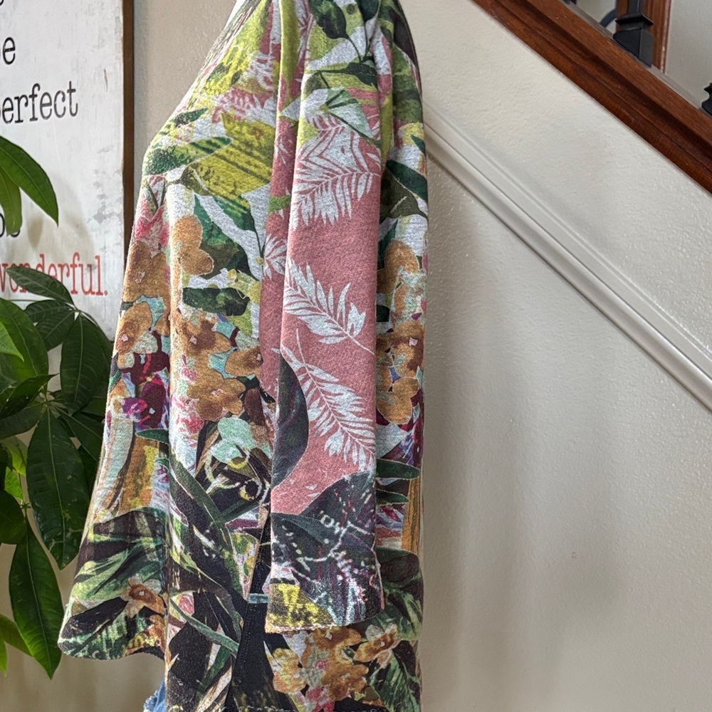 Inoah Artsy Floral Multicolor Women's Top - Picture 4 of 9